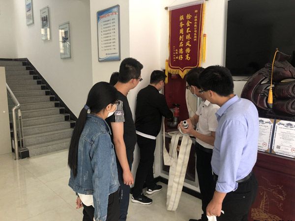 泓源新能源公司、出租車公司聯(lián)合開(kāi)展消防安全演練(圖2)